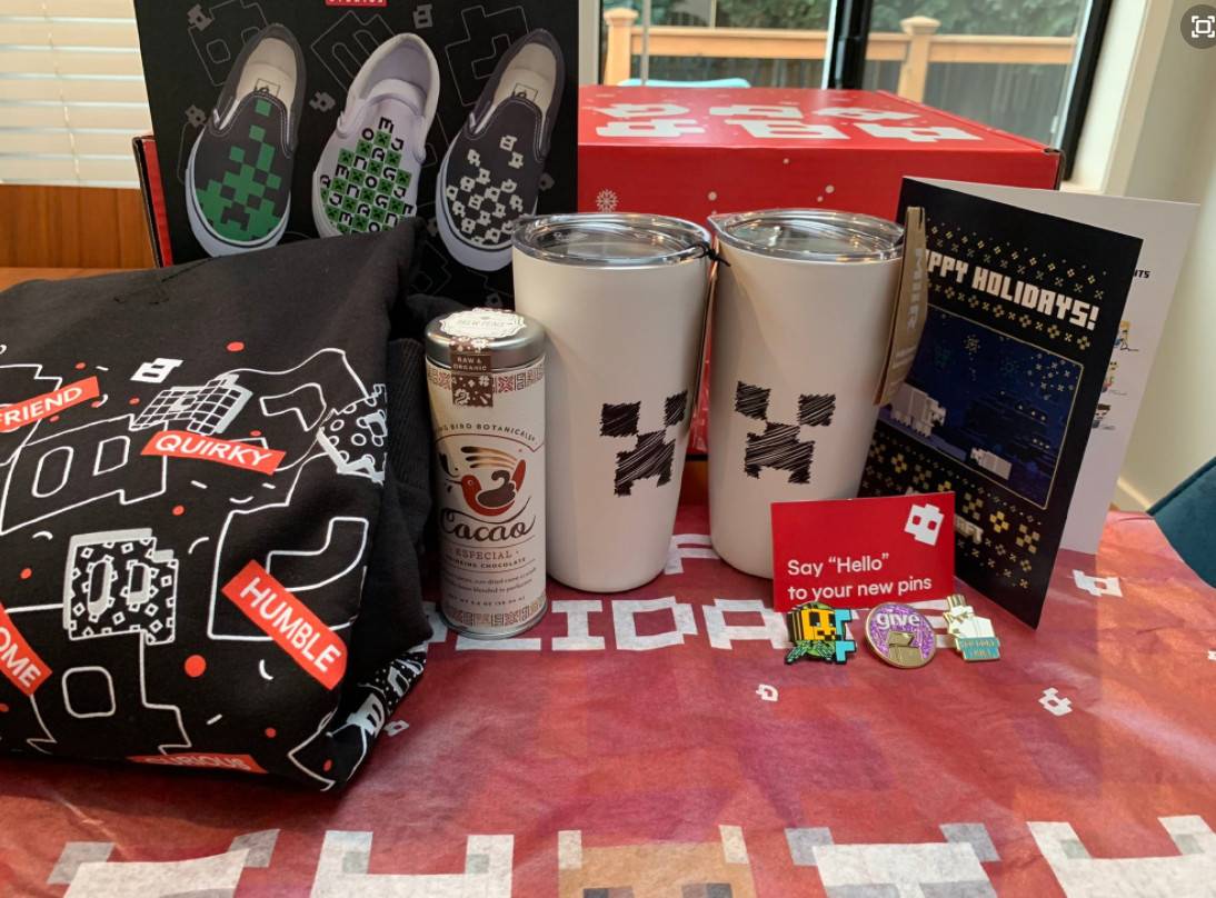 Overseas Minecraft bloggers received MC Christmas gifts presented by Microsoft